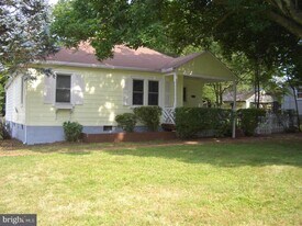 2853 Fairmont St in Falls Church, VA - Building Photo