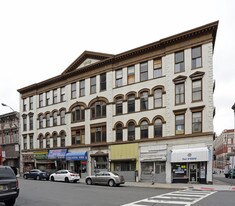 114 Ellison St in Paterson, NJ - Building Photo
