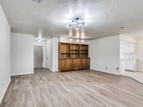 3300 SW 40th St in Oklahoma City, OK - Building Photo - Building Photo