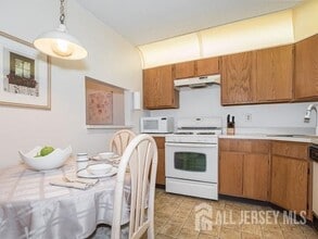 395 Lancaster Ct in Piscataway, NJ - Building Photo - Building Photo