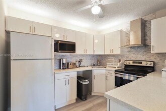 313 Knotty Pine Cir, Unit A-2 in Greenacres, FL - Foto de edificio - Building Photo