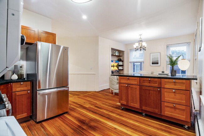 882 Huntington Ave, Unit 4