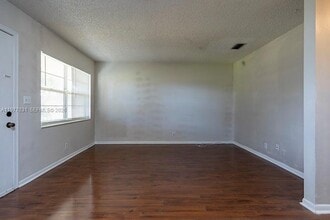 5192 NE 6th Ave in Oakland Park, FL - Building Photo - Building Photo