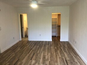 6884 N Kendall Dr in Pinecrest, FL - Foto de edificio - Building Photo