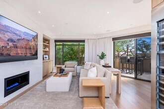 7175 E Camelback Rd in Scottsdale, AZ - Building Photo - Building Photo