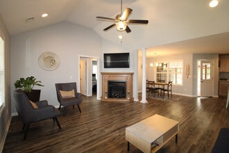 1875 Gallery Dr in Sumter, SC - Building Photo - Building Photo