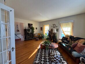 150 Crescent St, Unit 150 in Waltham, MA - Foto de edificio - Building Photo