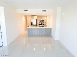15901 Pointe Cir, Unit 206 in Iona, FL - Building Photo - Building Photo