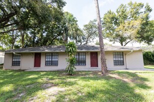 5345 Laurel Pl in Clearwater, FL - Building Photo