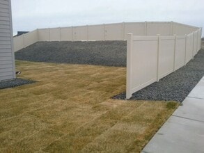 4208 W Heaverlo Dr in Moses Lake, WA - Building Photo - Building Photo