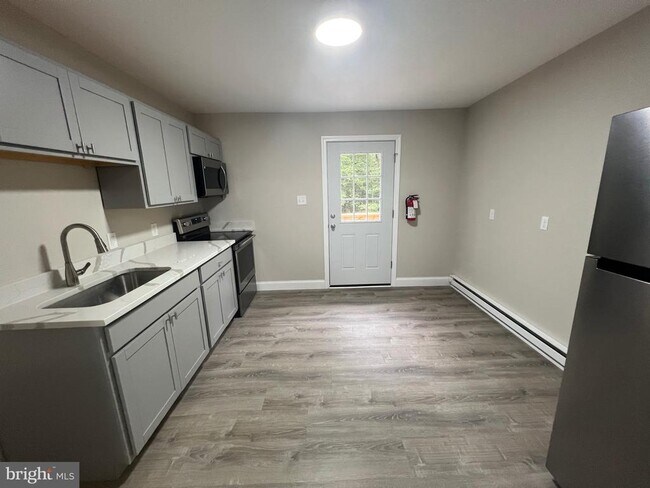 6951 Weymouth Rd in Hamilton, NJ - Building Photo - Building Photo