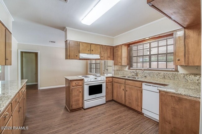 242 Monteigne Dr in Lafayette, LA - Building Photo - Building Photo