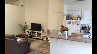 831 N Zeyn St, Unit Apt. B in Anaheim, CA - Building Photo - Building Photo
