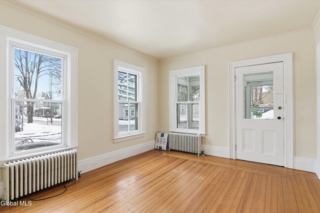 106 Lawrence St in Saratoga Springs, NY - Building Photo - Building Photo