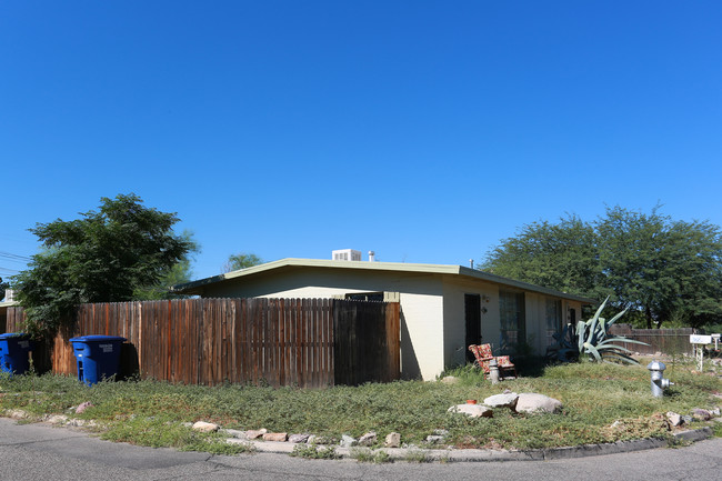 913 E Freeman Pl in Tucson, AZ - Foto de edificio - Building Photo