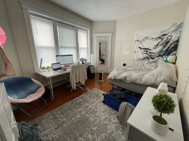 870 Huntington Ave, Unit 12