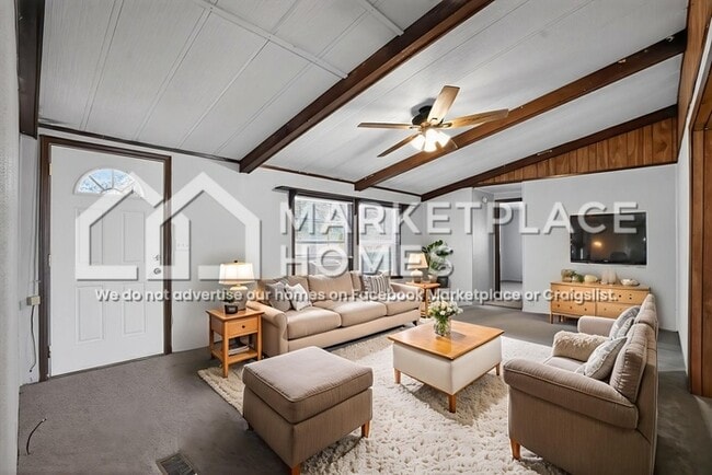 68-B Hull-Batson Rd in Hull, TX - Building Photo - Building Photo