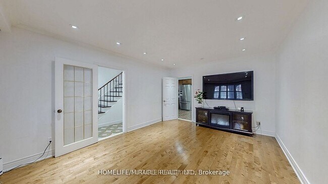 845 Runnymede Rd in Toronto, ON - Building Photo - Building Photo