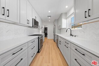 12259 Collins St in Los Angeles, CA - Building Photo - Building Photo