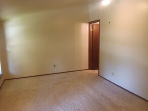 7650 W Leon Terrace in Milwaukee, WI - Building Photo - Building Photo