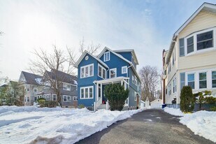 42 Brookfield Rd in Montclair, NJ - Building Photo