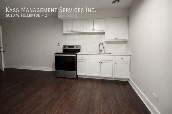 6010 W Fullerton Ave in Chicago, IL - Building Photo - Building Photo