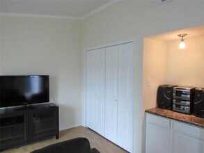 2425 Augusta Dr in Houston, TX - Building Photo - Building Photo