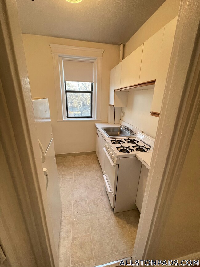1156 Commonwealth Ave in Boston, MA - Building Photo - Building Photo