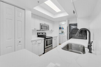 400 Crestwood Ct N in Royal Palm Beach, FL - Building Photo - Building Photo