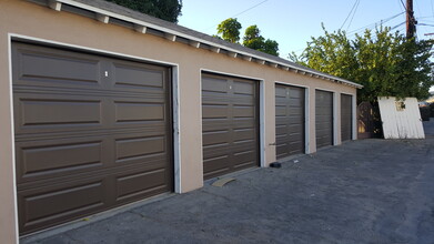 414-432 N Glenwood Pl in Burbank, CA - Foto de edificio - Building Photo