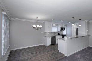 Fairfield Townhouses at Westhampton Apartments