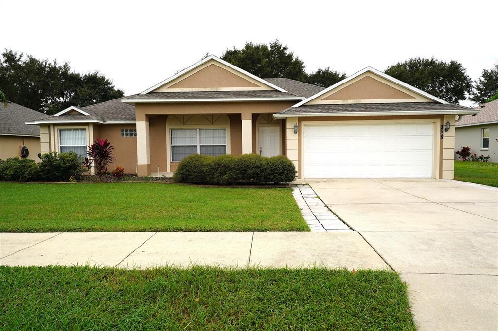 1067 Princeton Dr in Clermont, FL - Building Photo