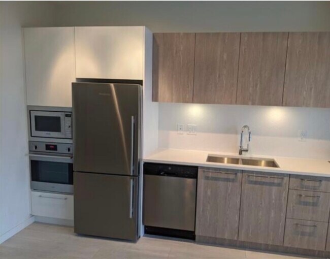 691 North Rd in Coquitlam, BC - Building Photo - Building Photo