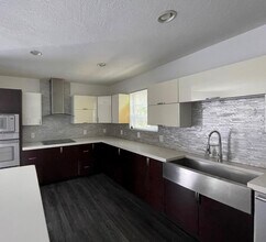 4021 Red Rd in Miami, FL - Building Photo - Building Photo