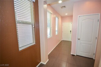7643 Peaceful Trellis Dr in Las Vegas, NV - Foto de edificio - Building Photo