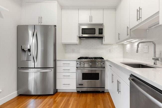 242 Shawmut Ave, Unit 1B in Boston, MA - Building Photo - Building Photo