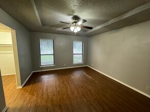 2115 N Elm St in Denton, TX - Building Photo - Building Photo