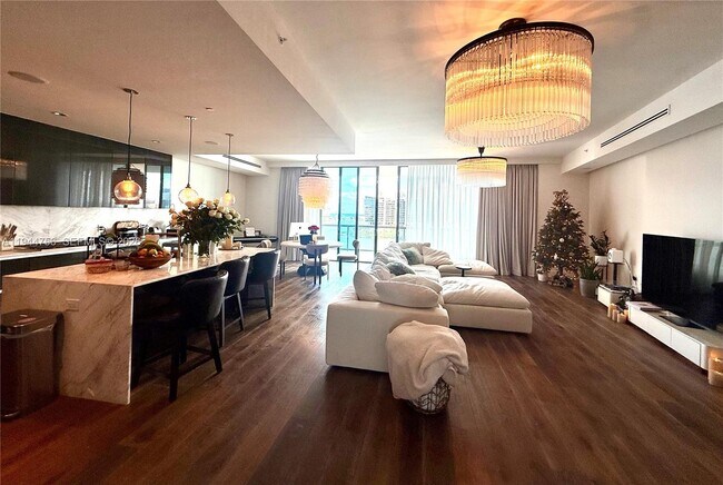 3300 NE 188th St in Aventura, FL - Foto de edificio - Building Photo