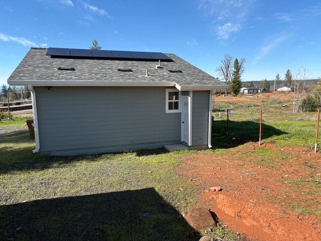 1329 Taylor Ln in Paradise, CA - Building Photo - Building Photo