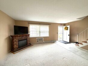 38 Surrey Ln in Torrington, CT - Building Photo - Building Photo