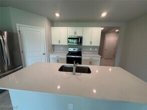 5015 Montrose Ln in La Belle, FL - Building Photo - Building Photo