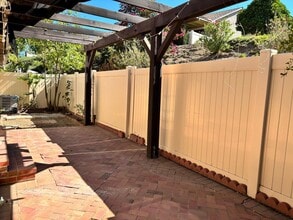 20038 Ave Of The Oaks in Santa Clarita, CA - Building Photo - Building Photo