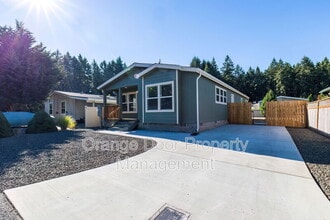 2106 SE Richmond Ln in Port Orchard, WA - Building Photo - Building Photo