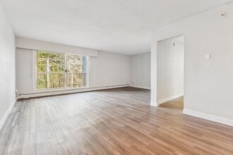 Niagara Court Apartments in Victoria, BC - Building Photo - Building Photo