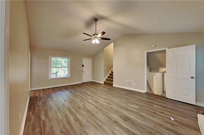 4036 Evelyn Dr in Powder Springs, GA - Foto de edificio - Building Photo