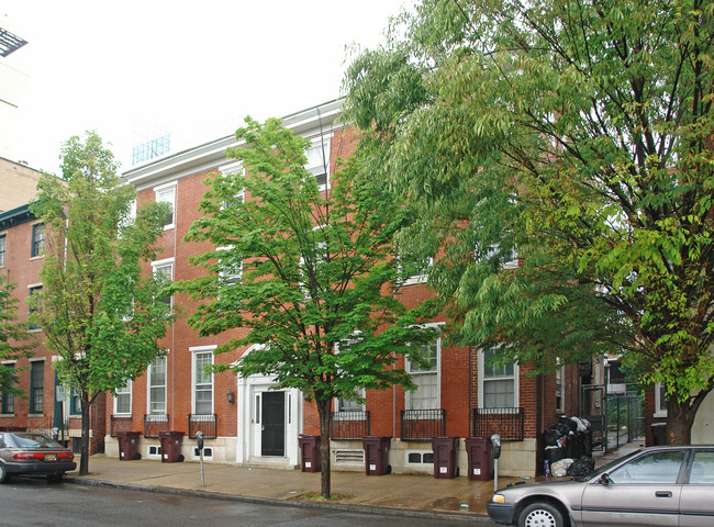 824 N West St in Wilmington, DE - Foto de edificio - Building Photo