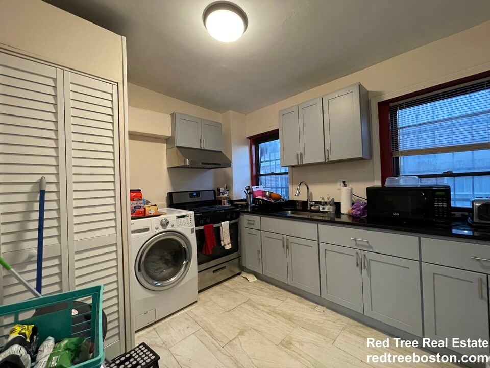 871 Harrison Ave, Unit 3 in Boston, MA - Building Photo