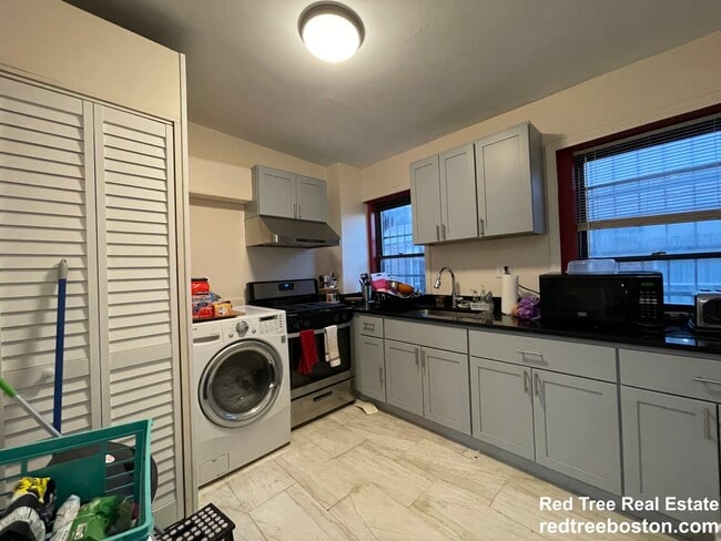 871 Harrison Ave, Unit 3