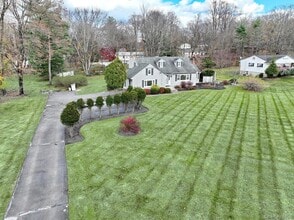 50 Campbell Ave in Airmont, NY - Building Photo - Building Photo