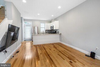724 E Thompson St in Philadelphia, PA - Building Photo - Building Photo